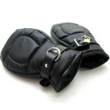 Черные кожаные перчатки-наручники
