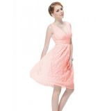 Кружевное платье с V-образной горловиной розовое по оптовой цене
