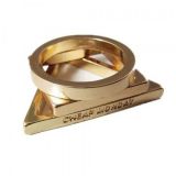 Стильное кольцо золотистого цвета по оптовой цене