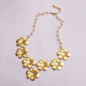 Gold necklace with flowers and pearls. Артикул: IXI29581