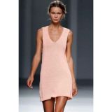 Нежно розовое пляжное платье