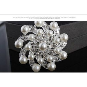 Brooch - mother of Pearl flower. Артикул: IXI39829