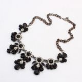 Populance necklace with flowers