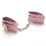 Розовые наручники из кожи