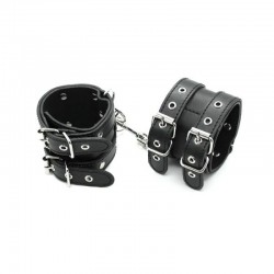 Черные стильные наручники экокожа