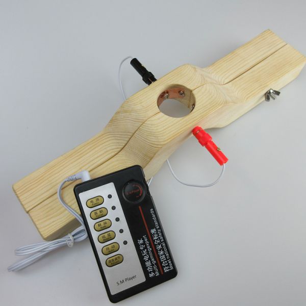 Electro-sex wooden penis / scrotum clamp - L. Артикул: IXI52220