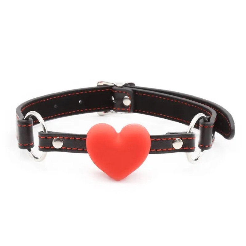 Красный кляп в форме сердца Silicone Heart Gag. Артикул: IXI62645