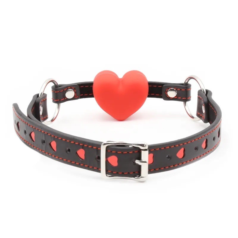 Красный кляп в форме сердца Silicone Heart Gag. Артикул: IXI62645