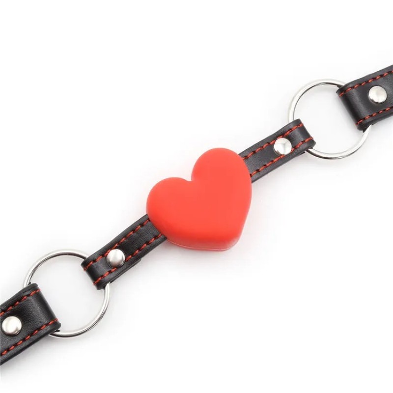 Красный кляп в форме сердца Silicone Heart Gag. Артикул: IXI62645
