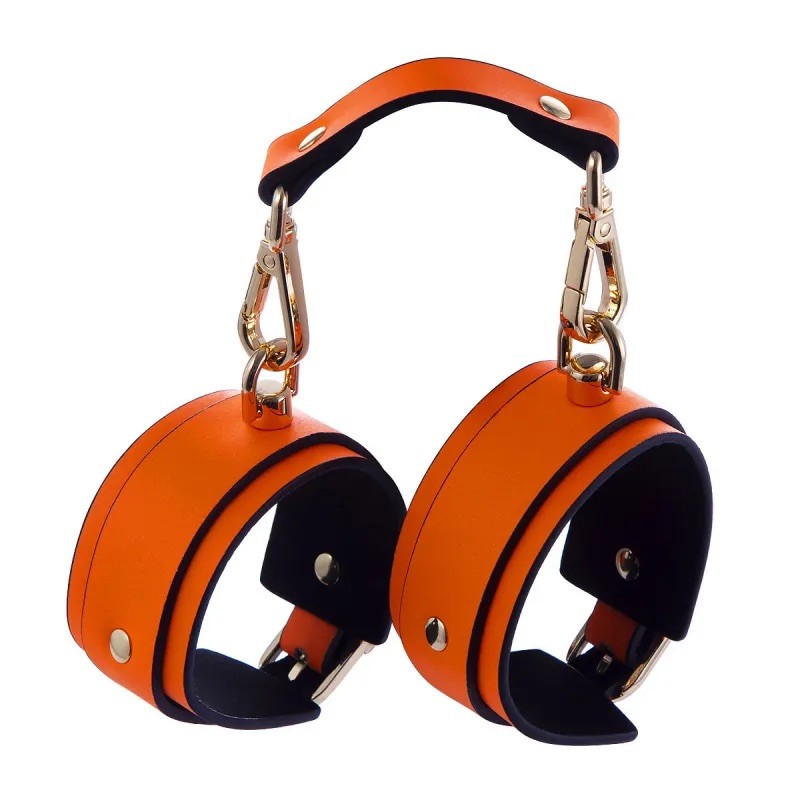 Наручники для бдсм игр Glow in the Dark Leather Hands Cuffs Orange. Артикул: IXI62837