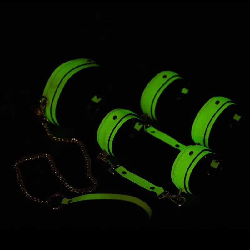 Наручники для бдсм игр Glow in the Dark Leather Hands Cuffs Orange. Артикул: IXI62837