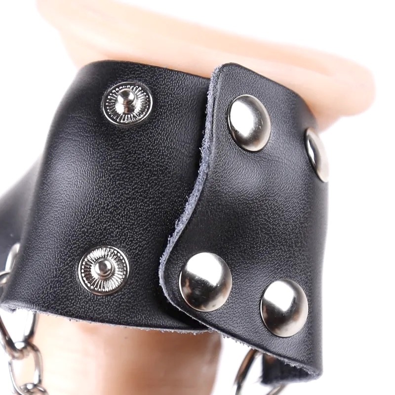 Черный фиксатор на мошонку для подвешивания грузов Cock Strap. Артикул: IXI62892