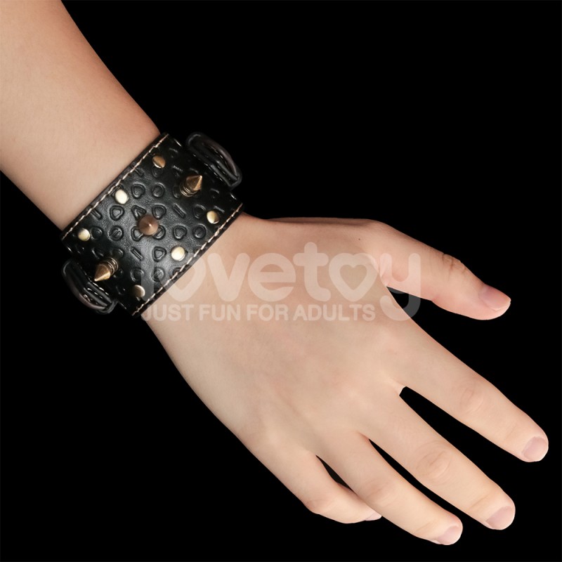 Rebellion Reign Vintage Spike Wrist Cuff. Артикул: IXI64769